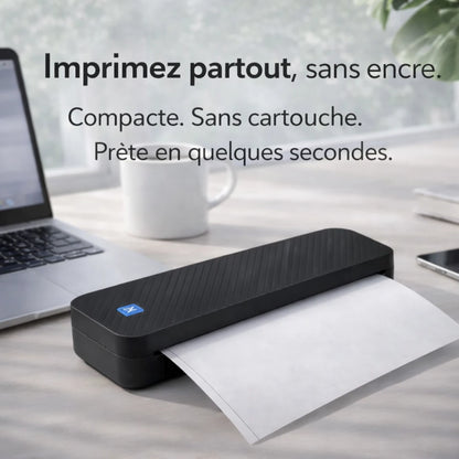 [noir] Imprimante thermique portable A4 PrintiFlow sur un bureau moderne avec ordinateur portable
